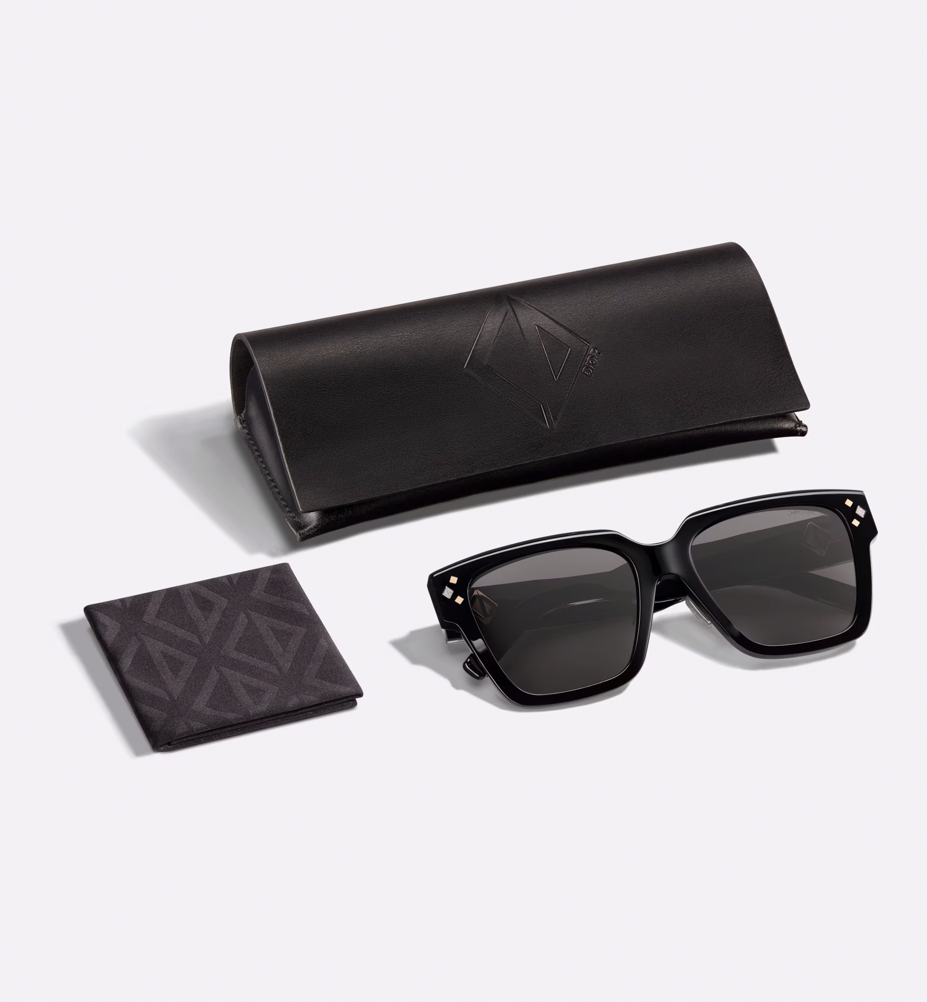 DM40084F 01A 55 18 145 shiny black / smoke