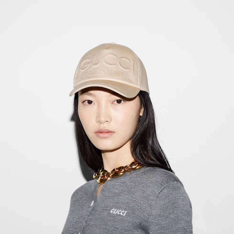 CASQUETTE DE BASEBALL AVEC INSCRIPTION GUCCI EMBOSSÉE