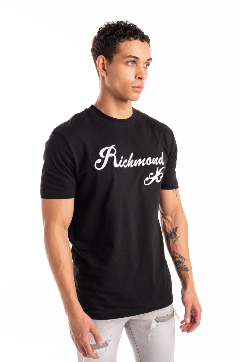 Short-sleeved t-shirt with embroidered logo and refined design