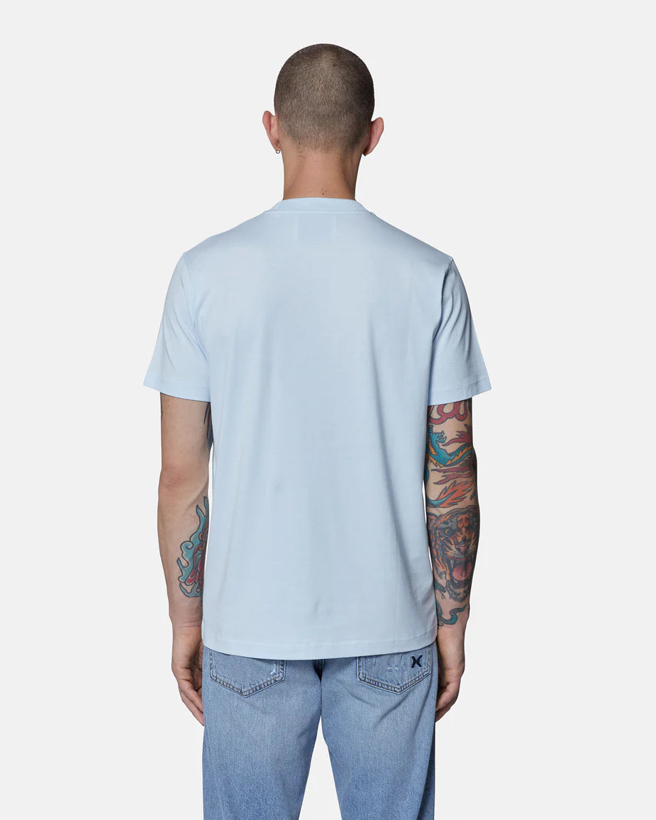 Short-sleeved t-shirt with embroidered logo and refined design