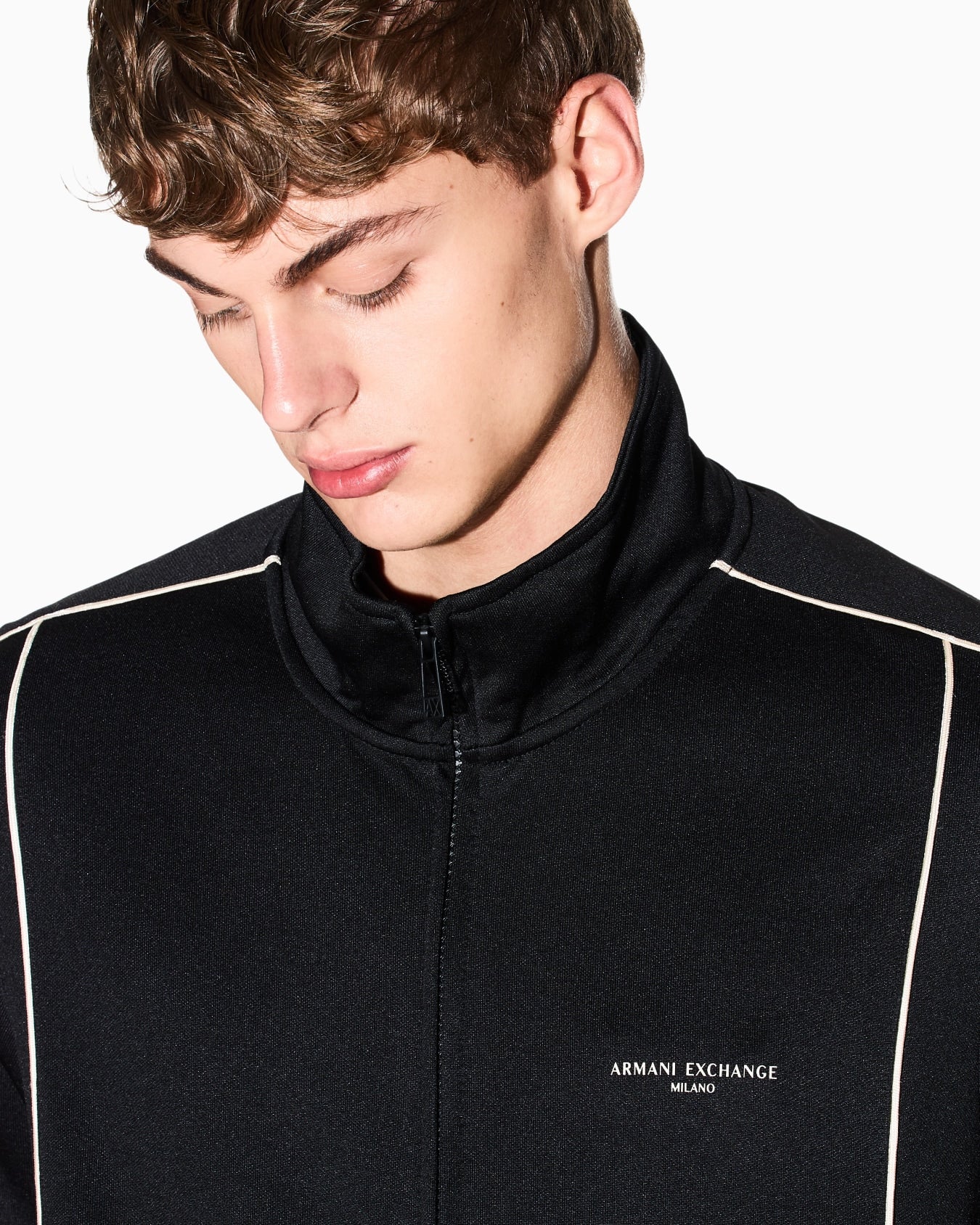 Sweat-shirt entièrement zippé avec passepoil contrasté