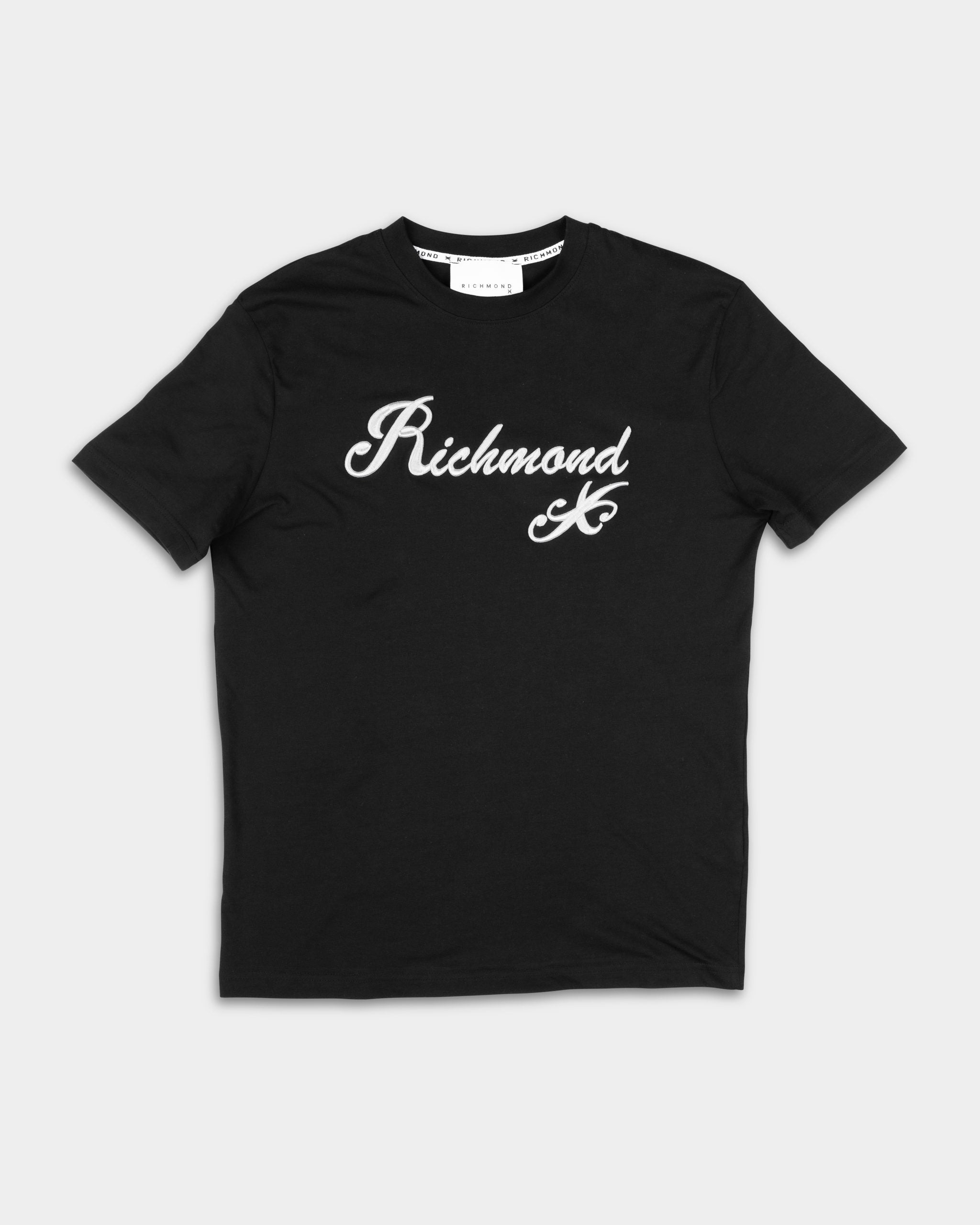 Short-sleeved t-shirt with embroidered logo and refined design