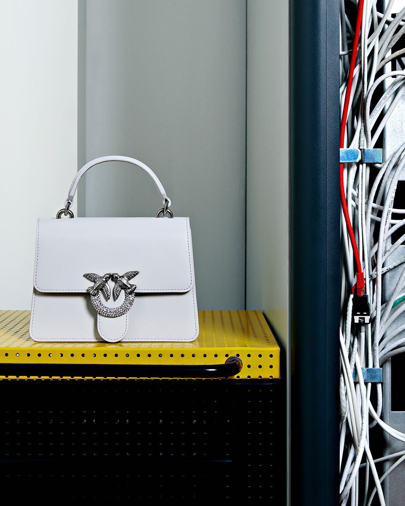 Sac à main moyen Love Bag à poignée supérieure en cuir