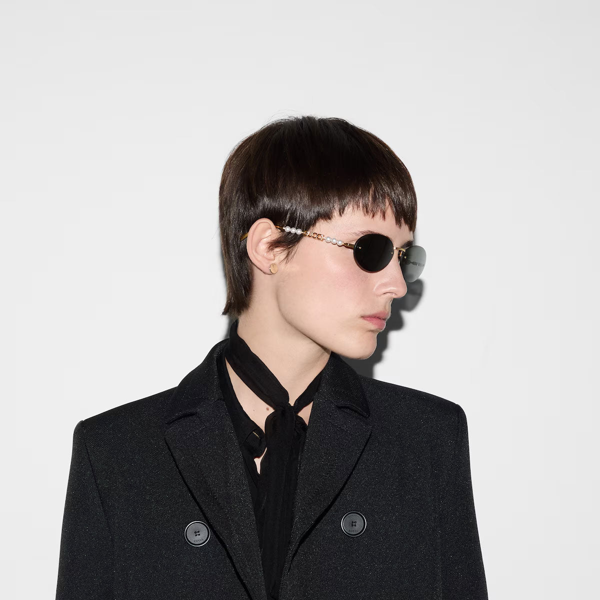 Oval frame sunglasses