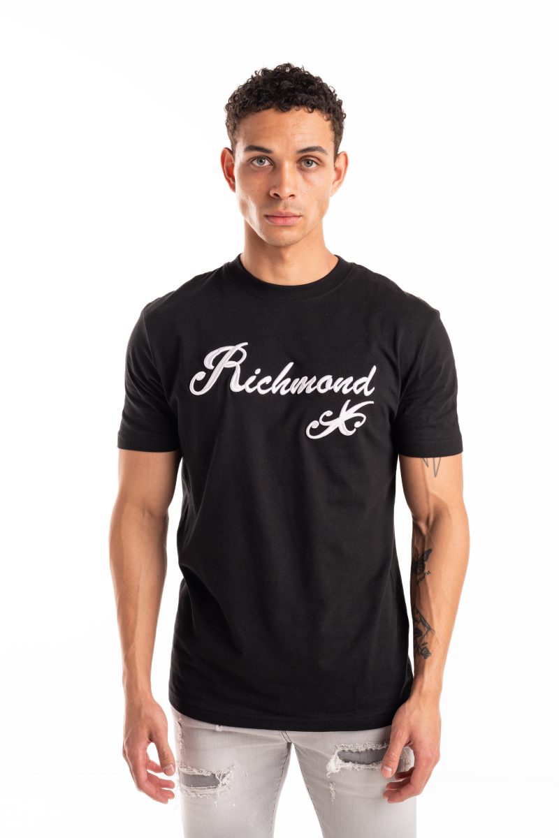 Short-sleeved t-shirt with embroidered logo and refined design