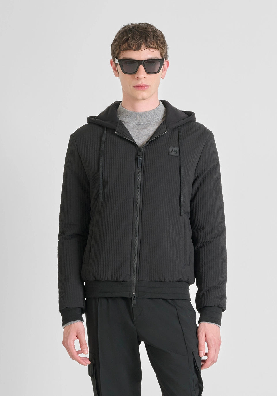BOMBER REGULAR FIT EN TEJIDO TÉCNICO DOBBY CON RELLENO ECOLÓGICO DUPONT SORONA