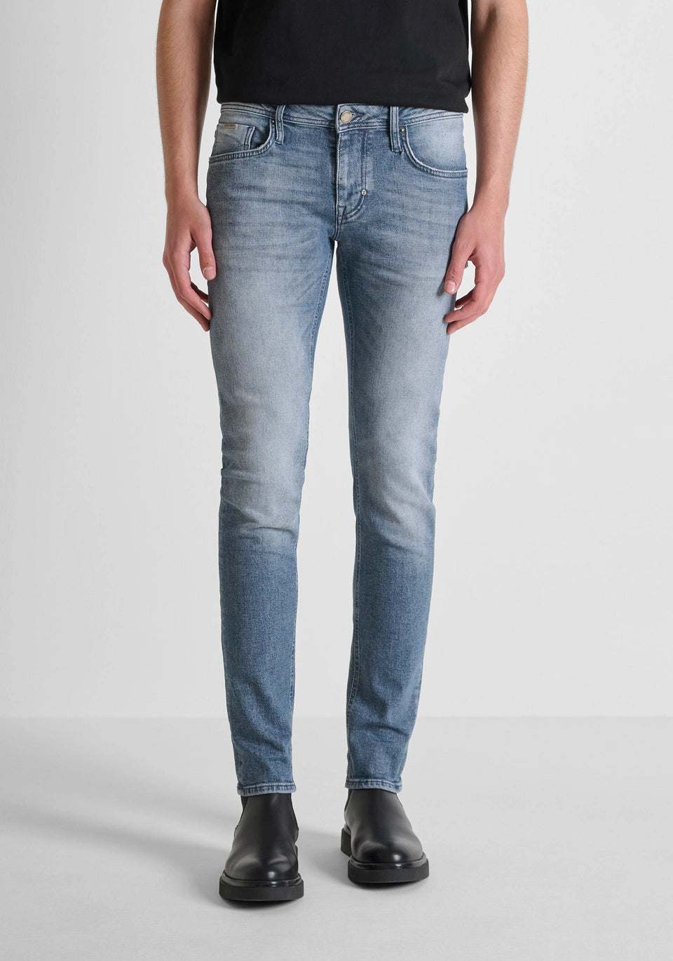 JEAN TAPERED FIT "OZZY" AVEC LAVAGE DÉGRADÉ