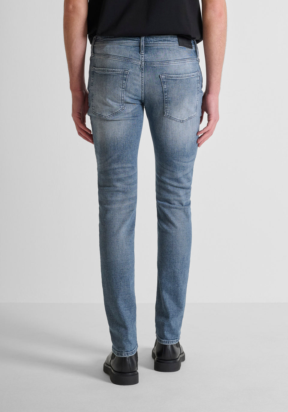 JEAN TAPERED FIT "OZZY" AVEC LAVAGE DÉGRADÉ