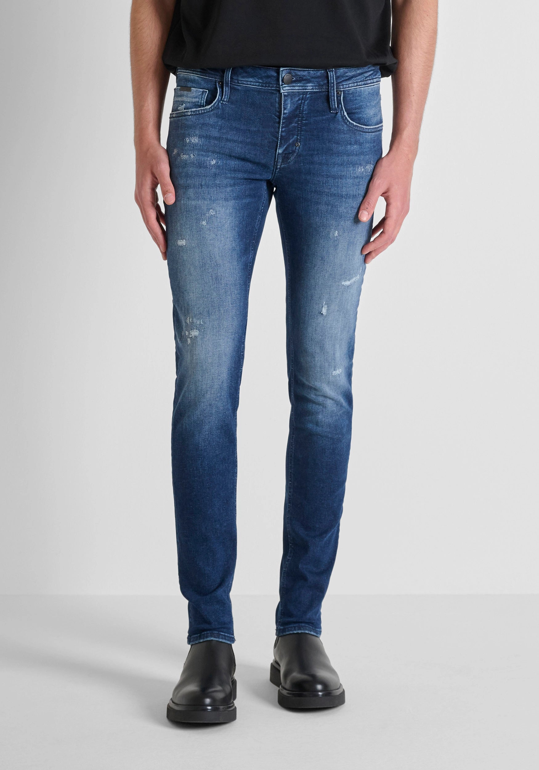 JEAN « OZZY » COUPE TAPERED EN DENIM TITAN BLUE DÉLAVÉ