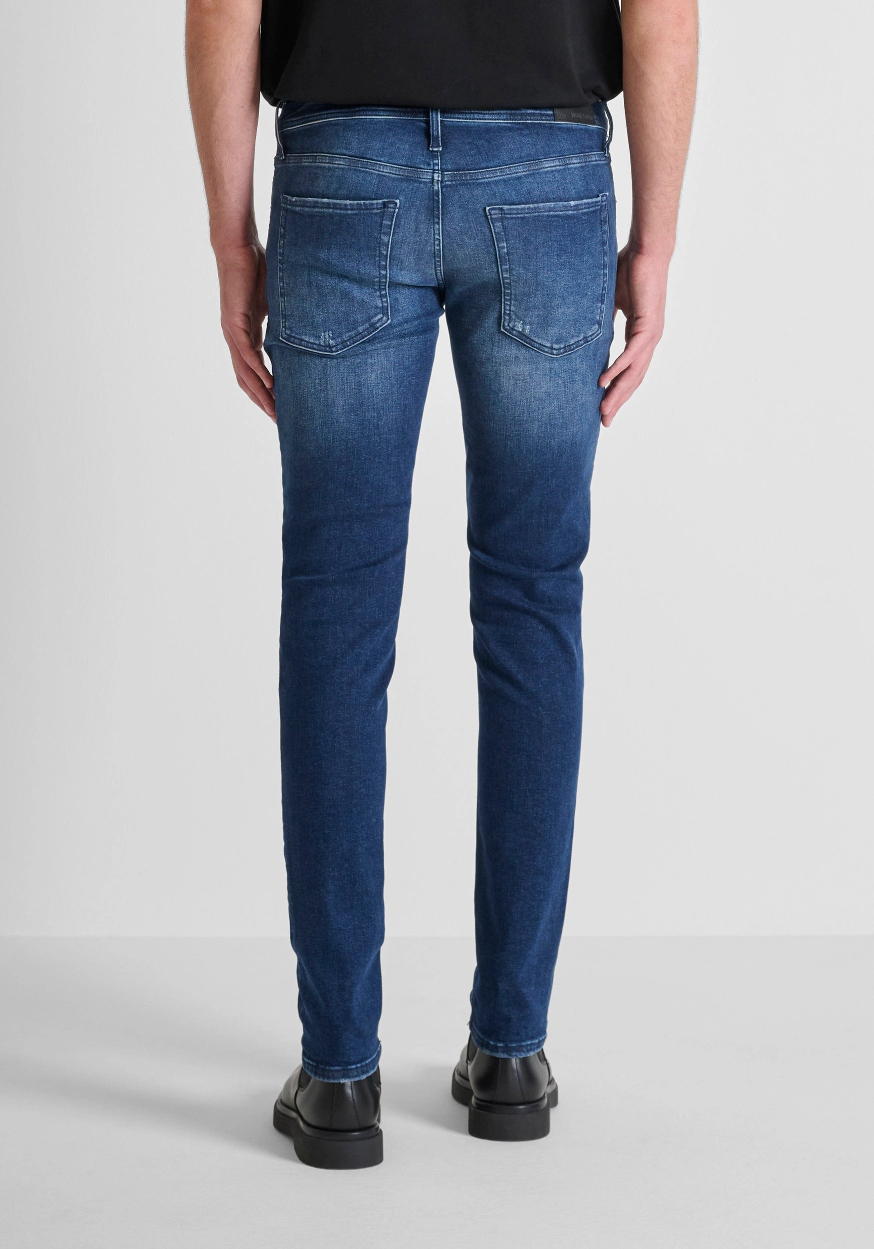 JEAN « OZZY » COUPE TAPERED EN DENIM TITAN BLUE DÉLAVÉ