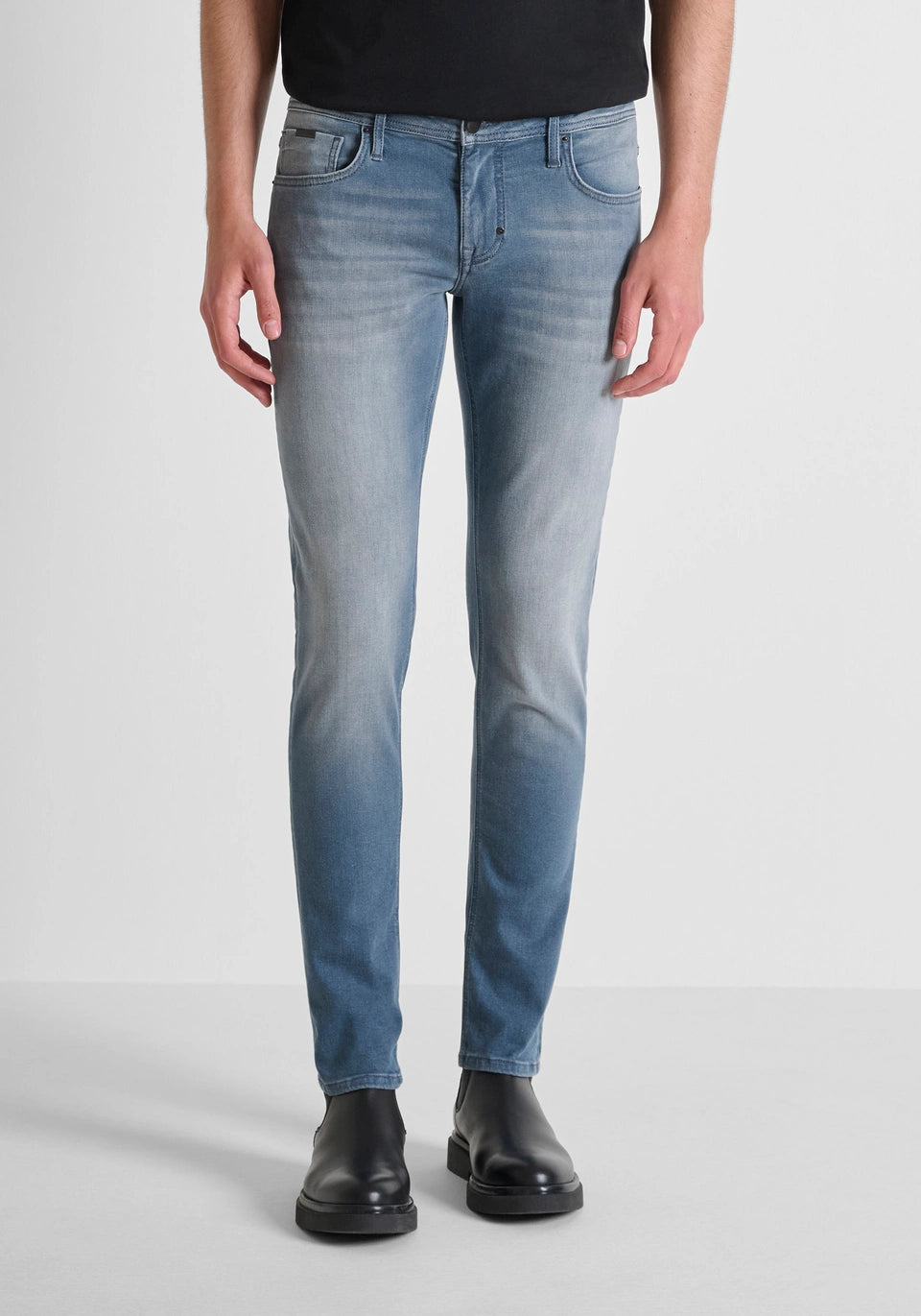 "OZZY" TAPERED FIT JEANS IN BRUGGE BLUE STRETCH DENIM