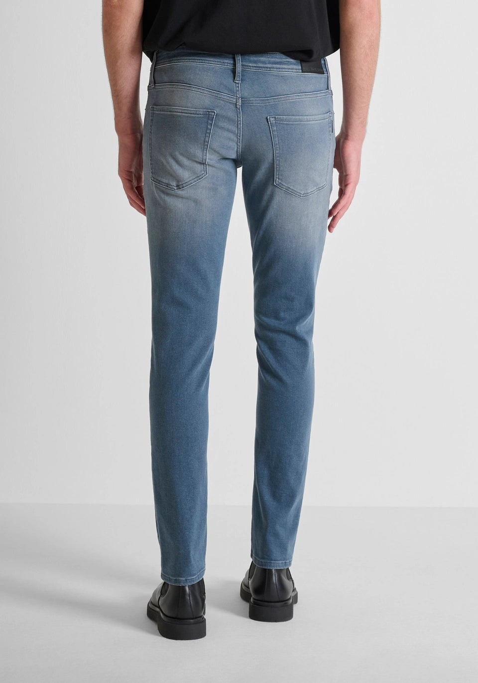 "OZZY" TAPERED FIT JEANS IN BRUGGE BLUE STRETCH DENIM