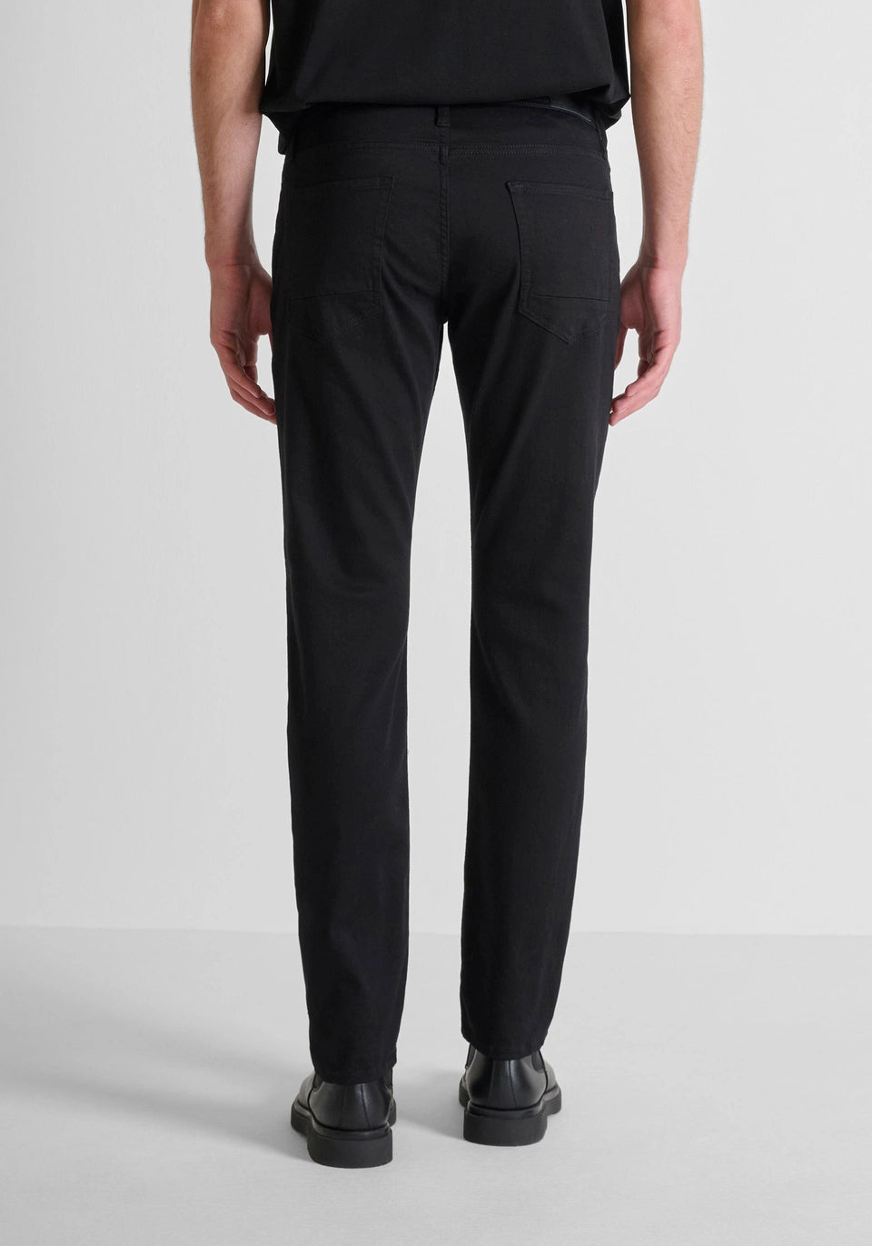 JEAN « KURT » TAPERED FIT CONFORTABLE EN DENIM NOIR