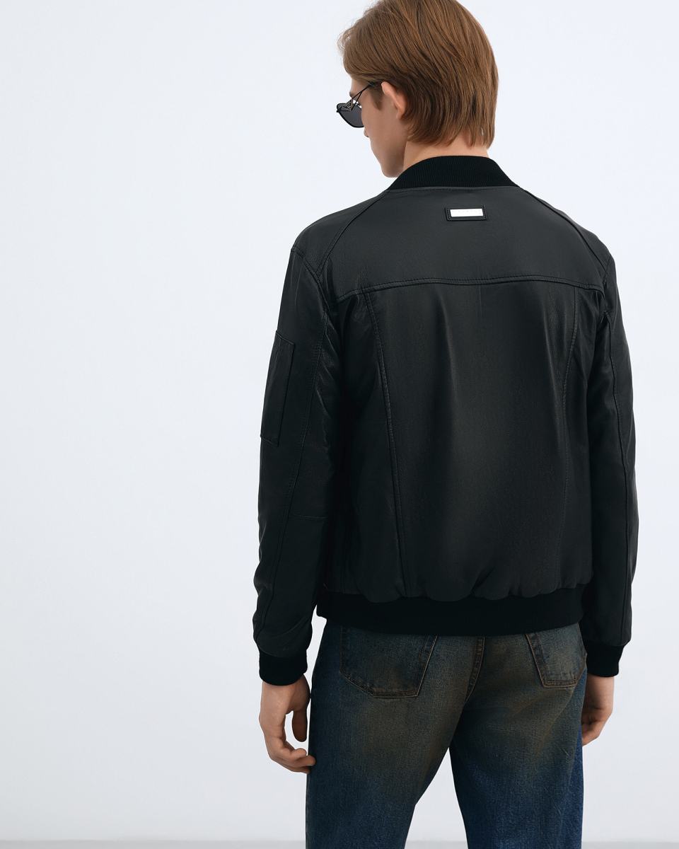 Veste de motard à fermeture éclair sur le devant avec finition brillante