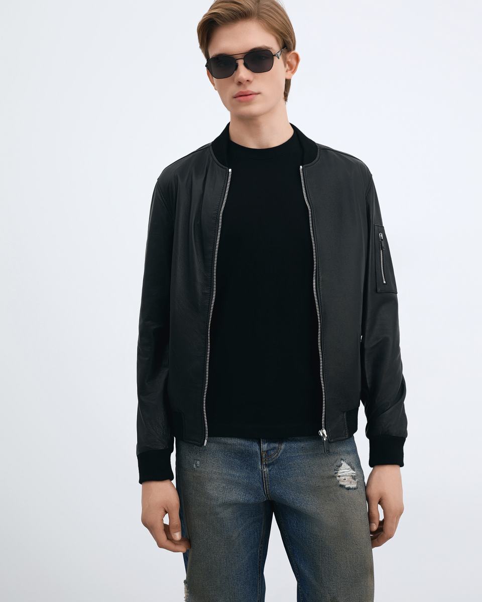 Veste de motard à fermeture éclair sur le devant avec finition brillante