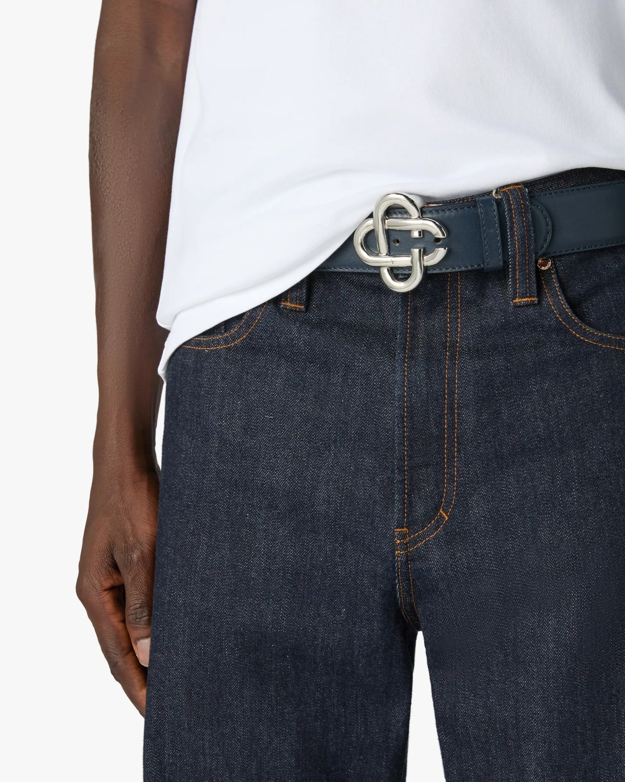 Ceinture classique pour homme bleu marine et argentée en cuir à logo CC