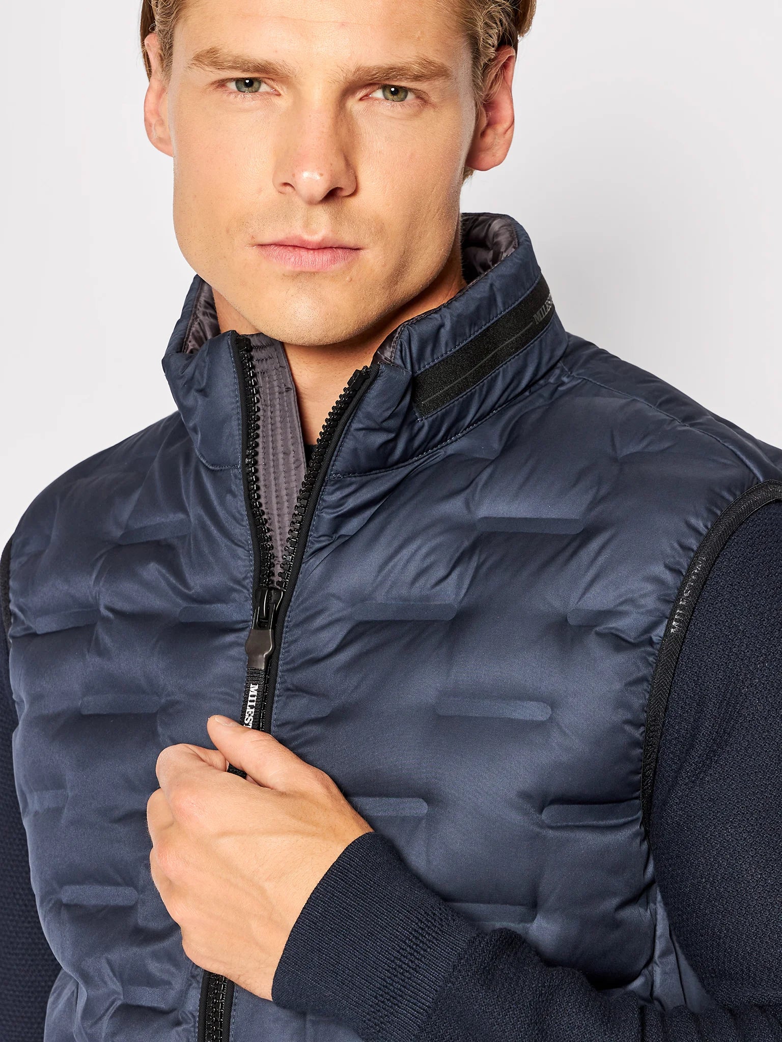 Gilet Malcom 230341 60160 Bleu marine Regular Fit